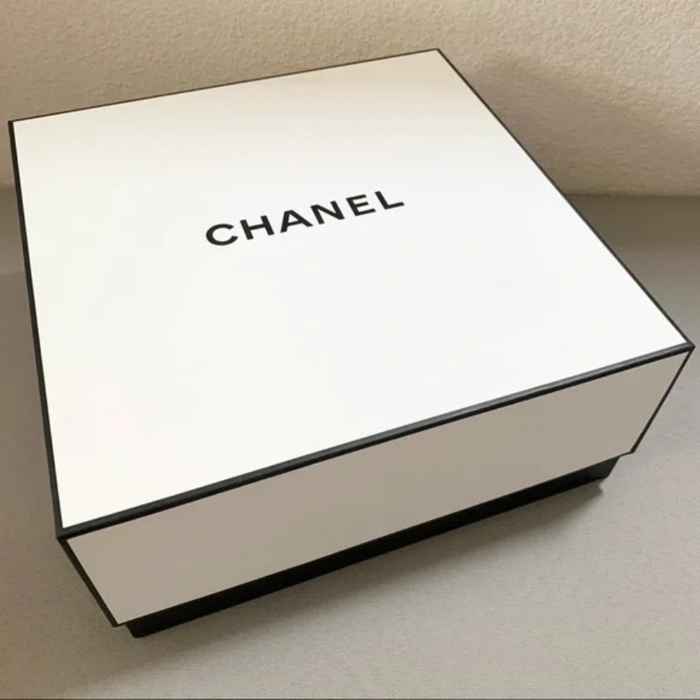 CHANEL Box - Picture 4 of 10